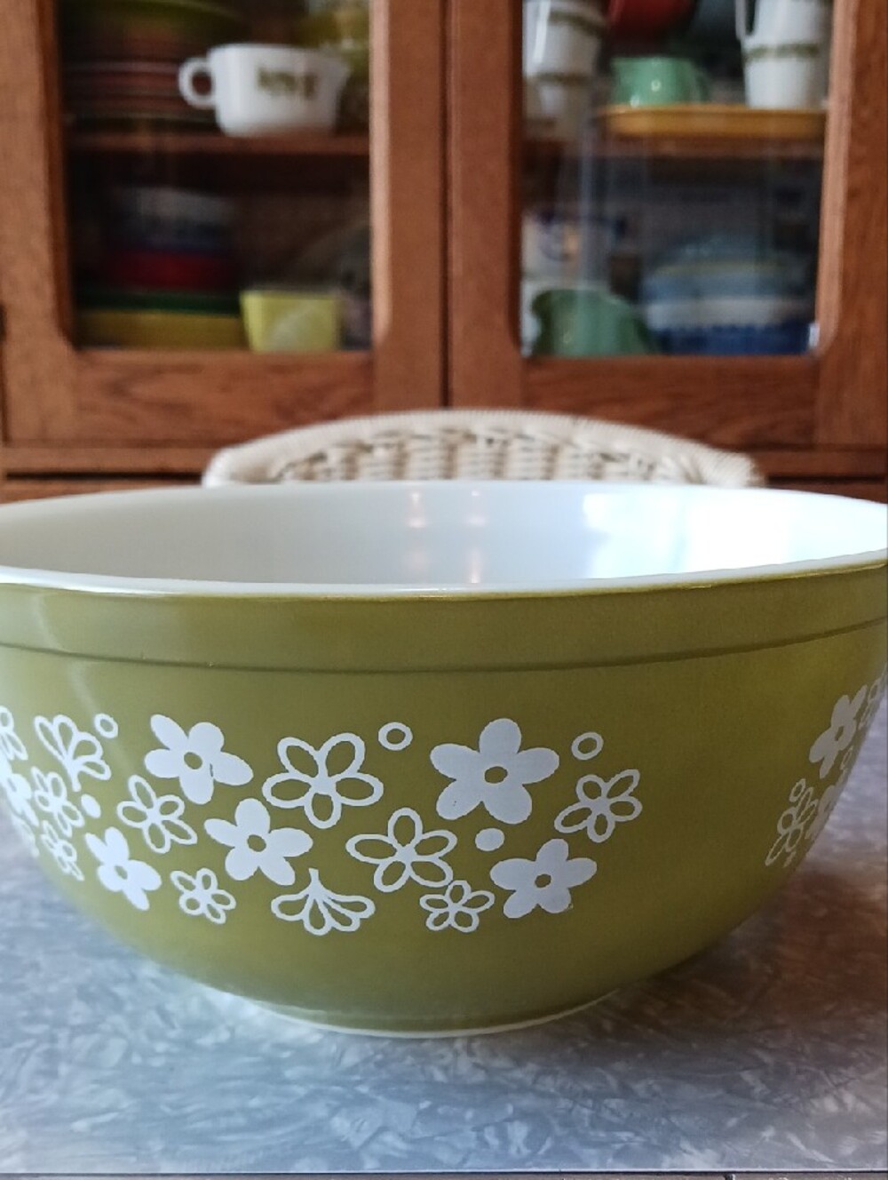 Pyrex ~ Spring Blossom Green 2.5 qt bowl - Picture 2 of 14